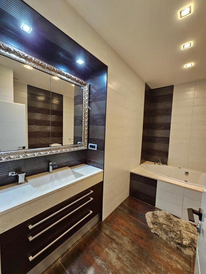 Azzuro Apartment Self Check In Риека Экстерьер фото
